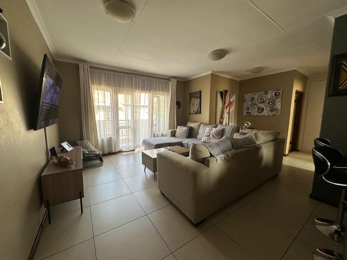 For Sale: 2-Bedroom Townhouse in Meyersdal with pool, security, and balcony.