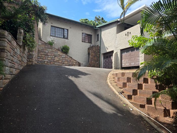 Bluff House For Sale: 3 Bedrooms, Pool, Chef's Kitchen, Double Garage, Secure Parking.
