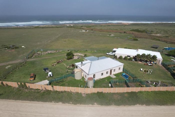 Gouritsmond Rural Farm For Sale: 31 hectares, multiple houses, strong water source.