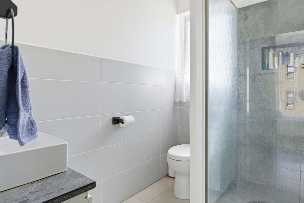Main en-suite (shower)