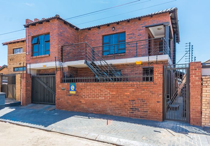 For Sale: House in Meadowlands East with 4 beds, flatlet, and secure parking.