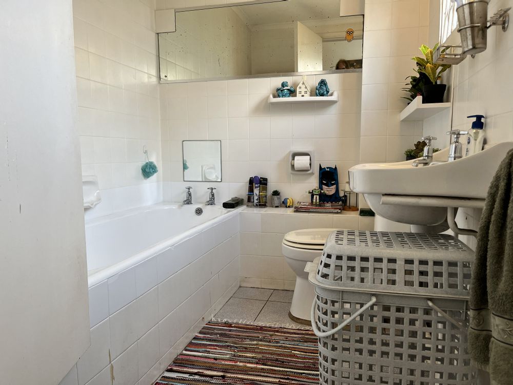 FAMILY BATHROOM BATH/WC/BASIN