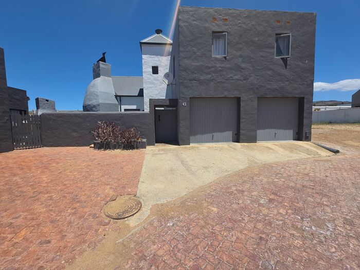 For Sale: 2-Bedroom Townhouse in Bredasdorp Central with double garage and garden.
