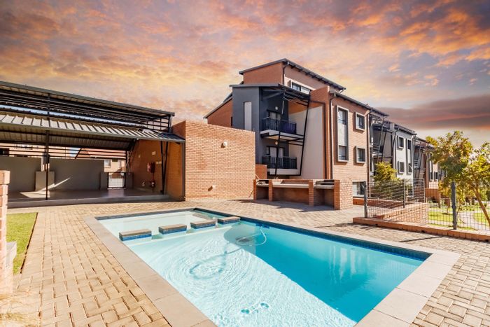 Vorna Valley Apartment For Sale: 2 beds, private garden, secure complex living.