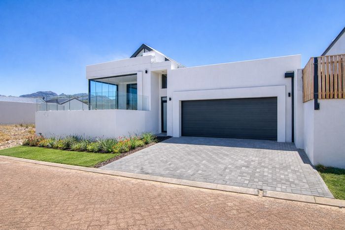 For Sale: House in Mzuri Estate with 24-hour security, Lifestyle Centre, scenic views.