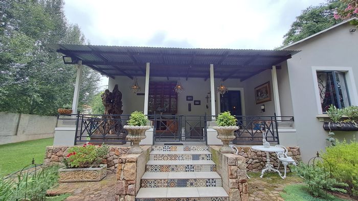 Heidelberg Central House For Sale: 3 beds, office space, garden, ideal for professionals.