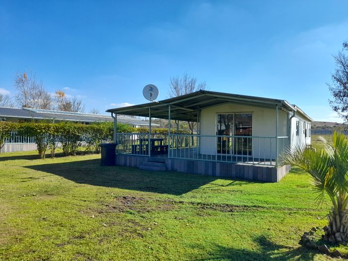 Cottage to Rent in Lochvaal: 2 Bedrooms, Pool Access, River, Carport.