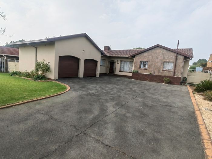 Ferryvale House For Sale: 3 bedrooms, potential flatlet, spacious yard, double garage.