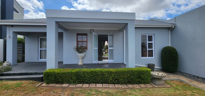 For Sale: House in Swellendam Central with solar, inverter, double garage, and courtyard.