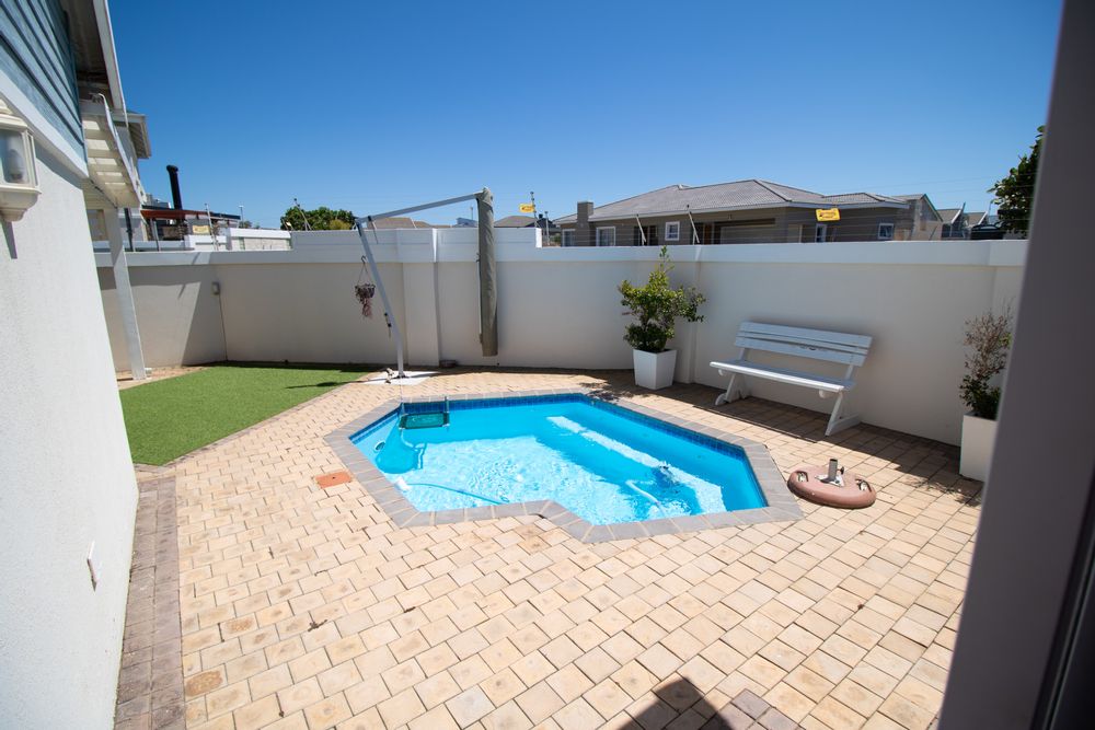 In ground fibreglass pool