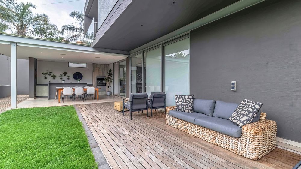 Plenty of indoor/outdoor living space