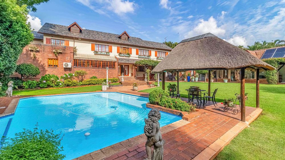 Heated pool and lapa