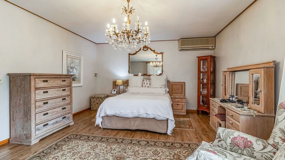 Elegant main bedroom suite