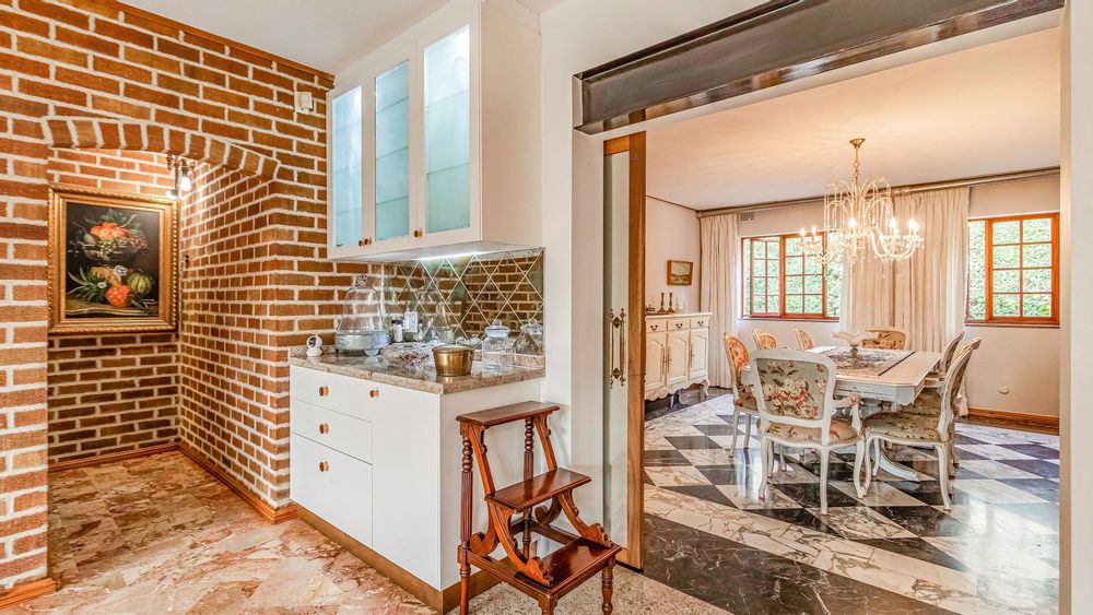 Kitchen towards diningroom