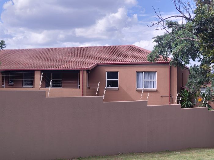 For Sale: Apartment in Safari Gardens with 2 bedrooms, secure parking, and great access.