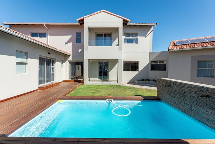 Langebaan Country Estate House For Sale: 5 beds, pool, dual-access, flatlet, secure living.
