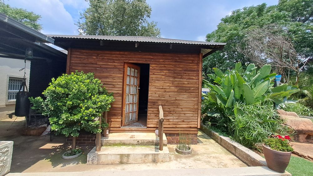 Wendy with kitchenette & bathroom