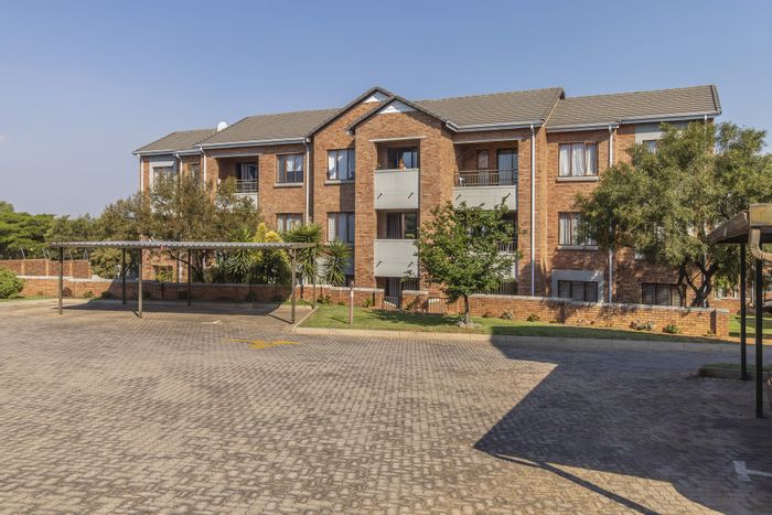 Olivedale Apartment For Sale: 2 beds, secure complex, backup power, fibre ready.