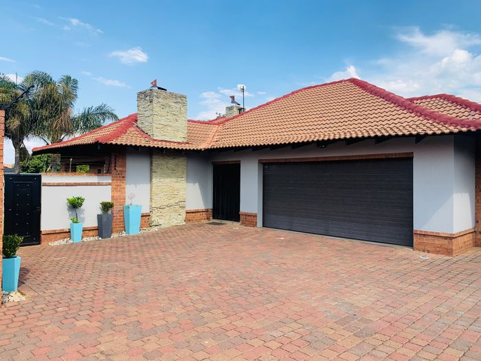 For Sale: Aerorand Duet with pool, braai area, and double garage.