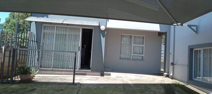 Cottage To Rent in Northern Park: 1 bed, fitted kitchen, secure parking, near amenities.