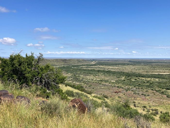 Farm for Sale in Luckhoff Central: 1400 ha with irrigation, grazing, and water access.