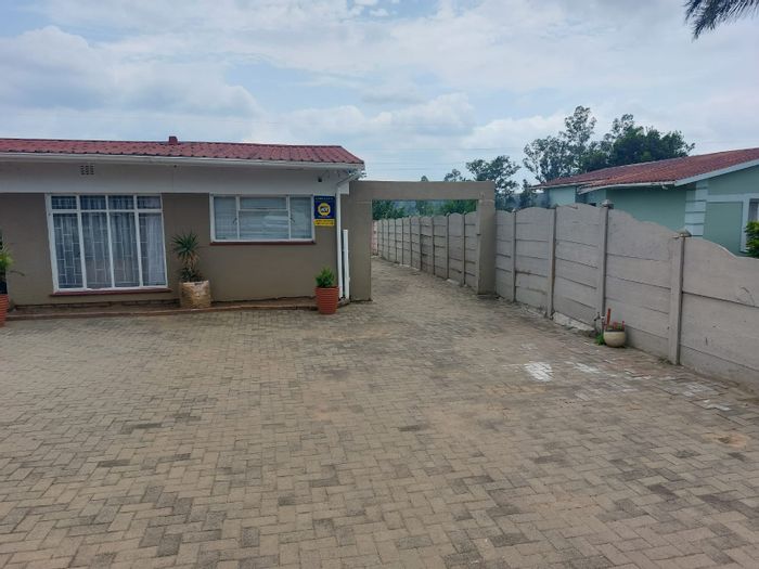 For Sale: Arborpark House with 2 self-catering flats, near shops and school.