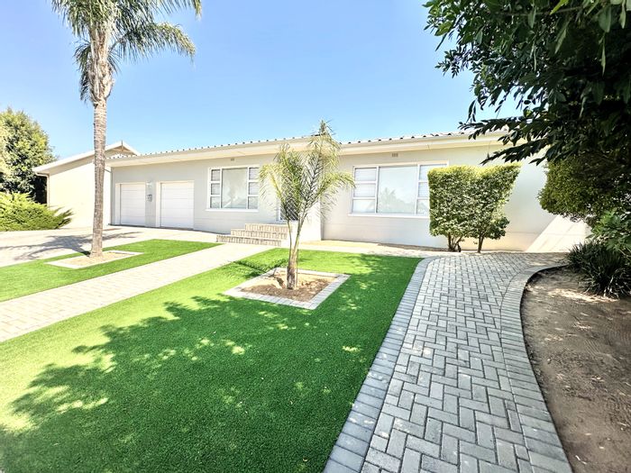 For Sale: Spacious 4-bedroom house in Panorama with outdoor living and secure parking.