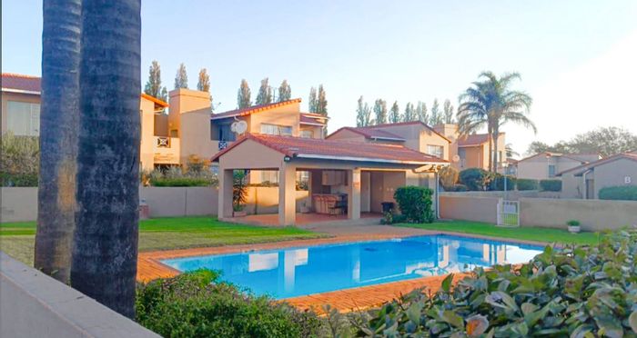 Witfield Townhouse For Sale: 2 beds, indoor entertainment area, pet-friendly garden.