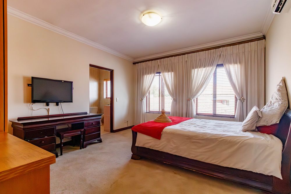 Bedroom Two with En-Suite Bathroom