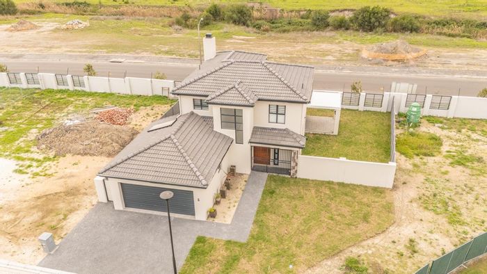 For Sale: 3-Bedroom Townhouse in Rouxville with garden, garage, and open-plan living.