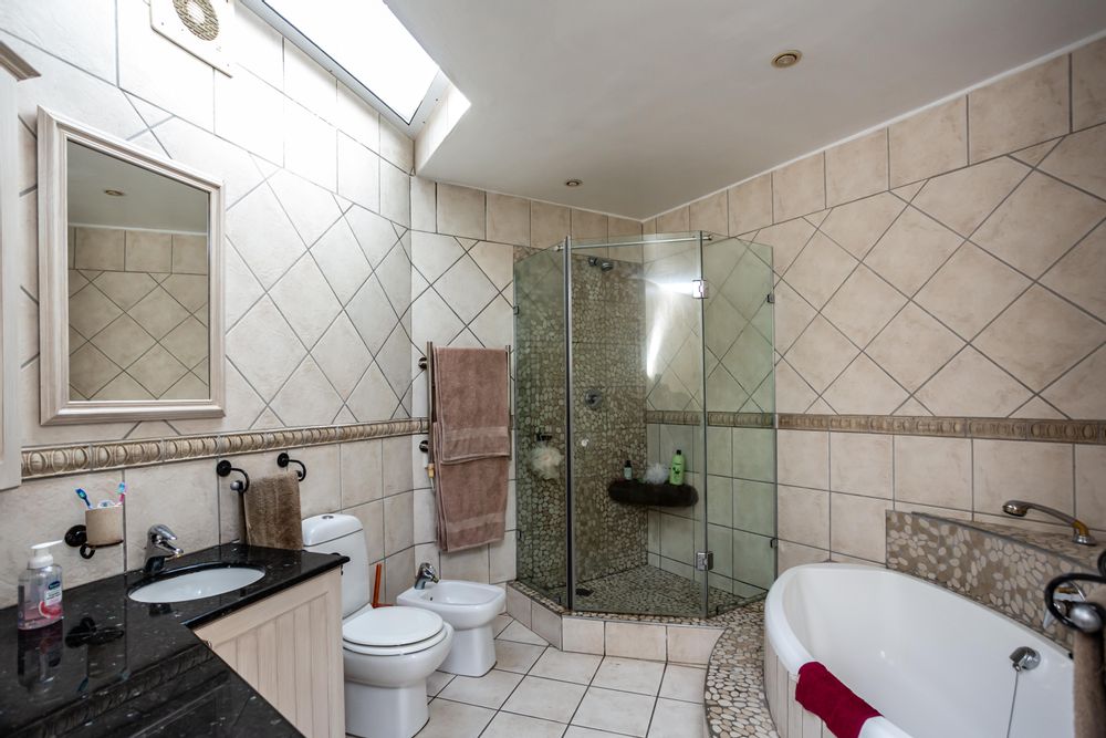 Main Bedroom Bathroom