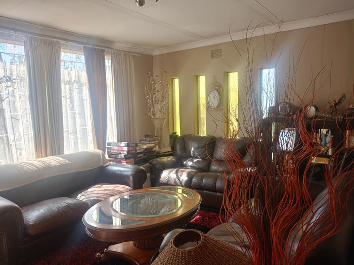 For Sale: 3-Bedroom House in Sonland Park with Garden and Secure Environment.