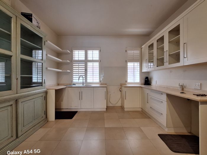 Glenwood Apartment For Sale: 3 bedrooms, garage, dual entry, near amenities.