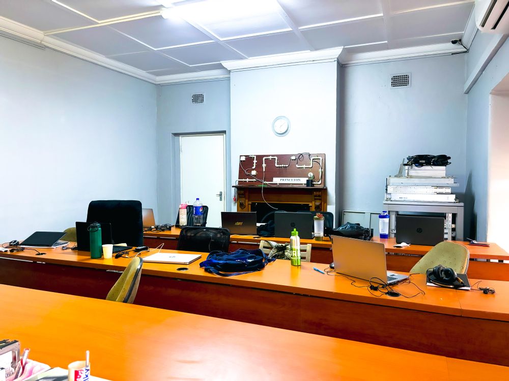 Lecture room/bedroom 8 with access from the lapa area