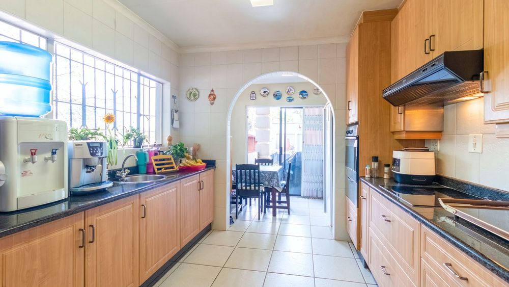 Modern kitchen with breakfast nook