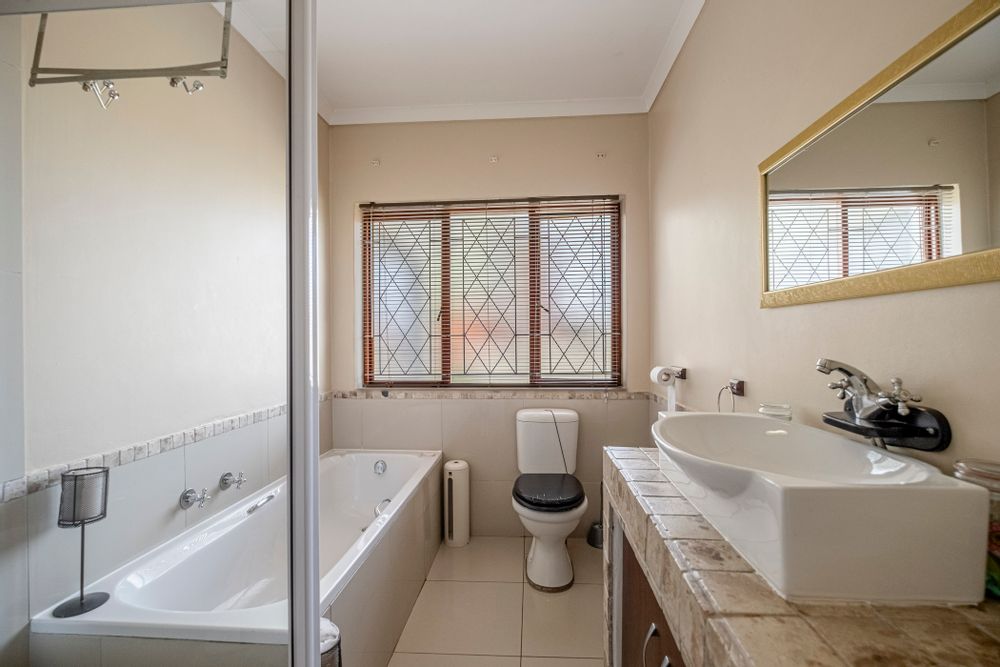 Full family bathroom