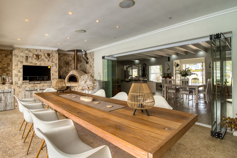 Outdoor entertainment area