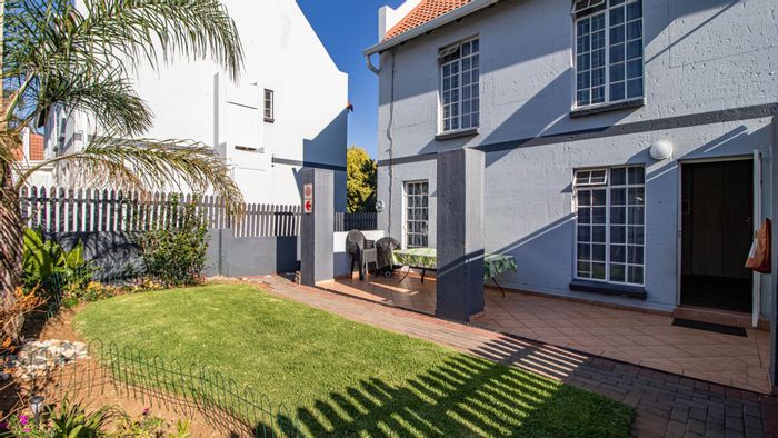 Eden Glen Townhouse For Sale: 3 beds, pool, garden, pet-friendly, secure complex.