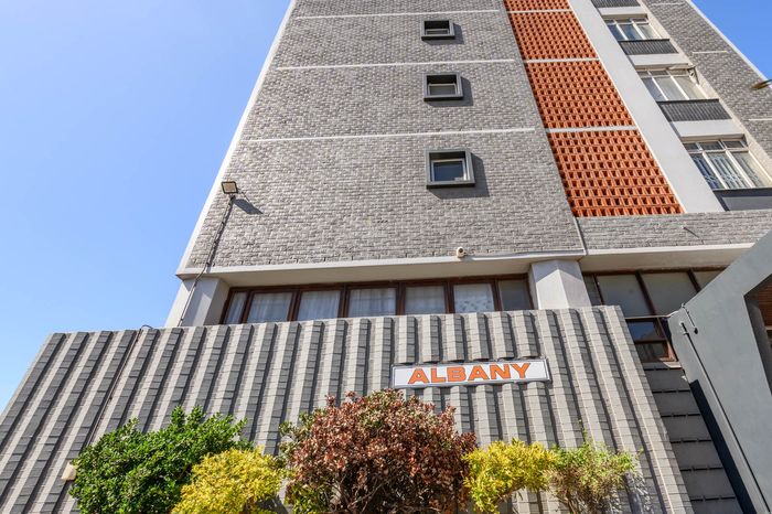 Gqeberha Central Apartment For Sale: 2 beds, 2 baths, garage, sea views.