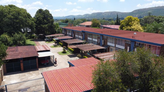 Roseville Townhouse For Sale: 2 beds, private garden, secure complex, close to amenities.