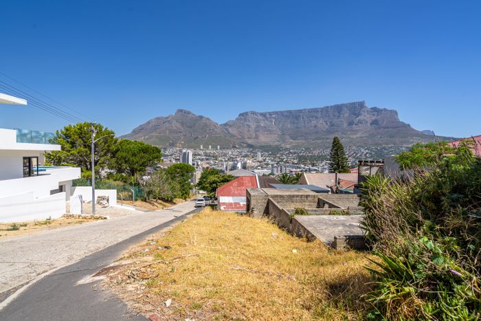 Bo Kaap House For Sale: 547m² land, city views, renovation potential.