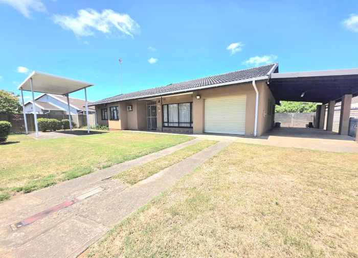 Arboretum House For Sale: 3 beds, pool, large yard, garage, and convenient location.