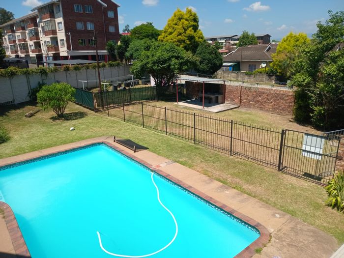 2-Bedroom Flat To Rent in Pelham with pool, carport, and prepaid electricity.