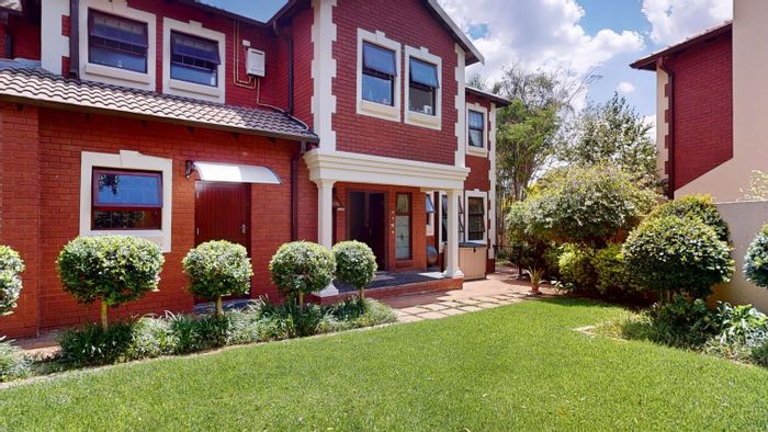 Rynfield House For Sale: 4 beds, pool, gas efficiency, near schools and shops.