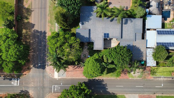 For Sale: Family house in Pretoria North with pool, study, and security features.