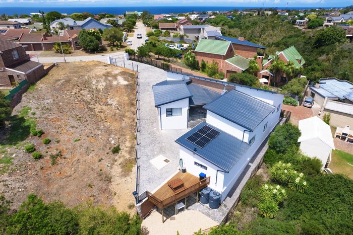 For Sale: Noorsekloof House with 4 ensuites, study, patio, and security features.