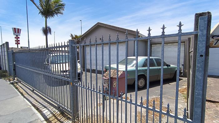 For Sale: Joostenberg House with 3 beds, pool, double garage, and spacious living.