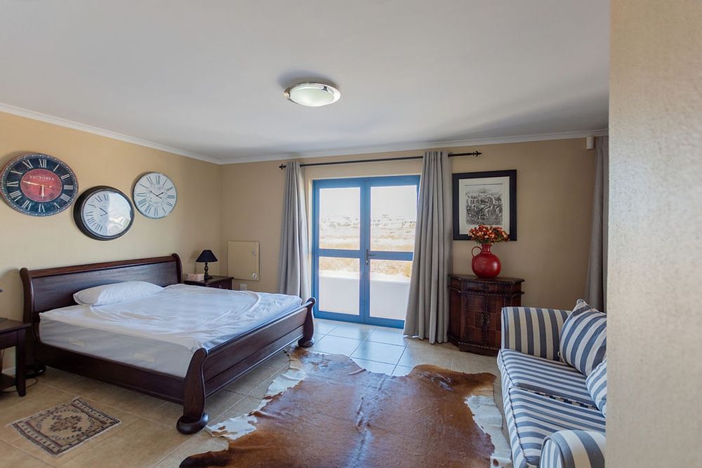 1st Bedroom (Walk-in level)