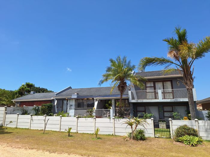 Aston Bay House For Sale: 4 beds, double garage, near Seekoei Estuary.
