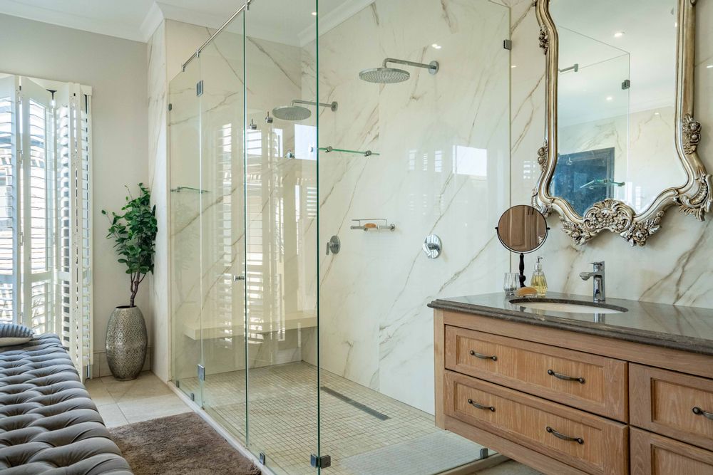 Luxury Main en suite